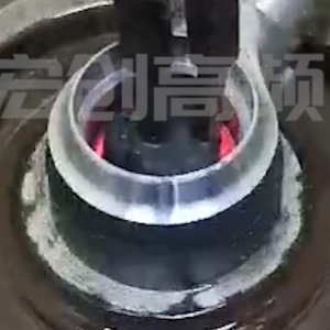 感應(yīng)淬火設(shè)備在對(duì)鋼鐵件進(jìn)行淬火回火的過(guò)程中，需要注意哪些方面？